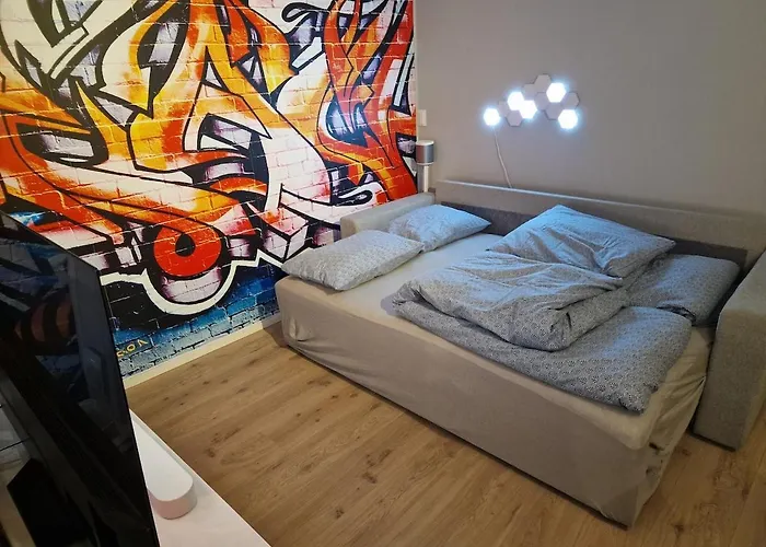 아파트 Cozy Near The *